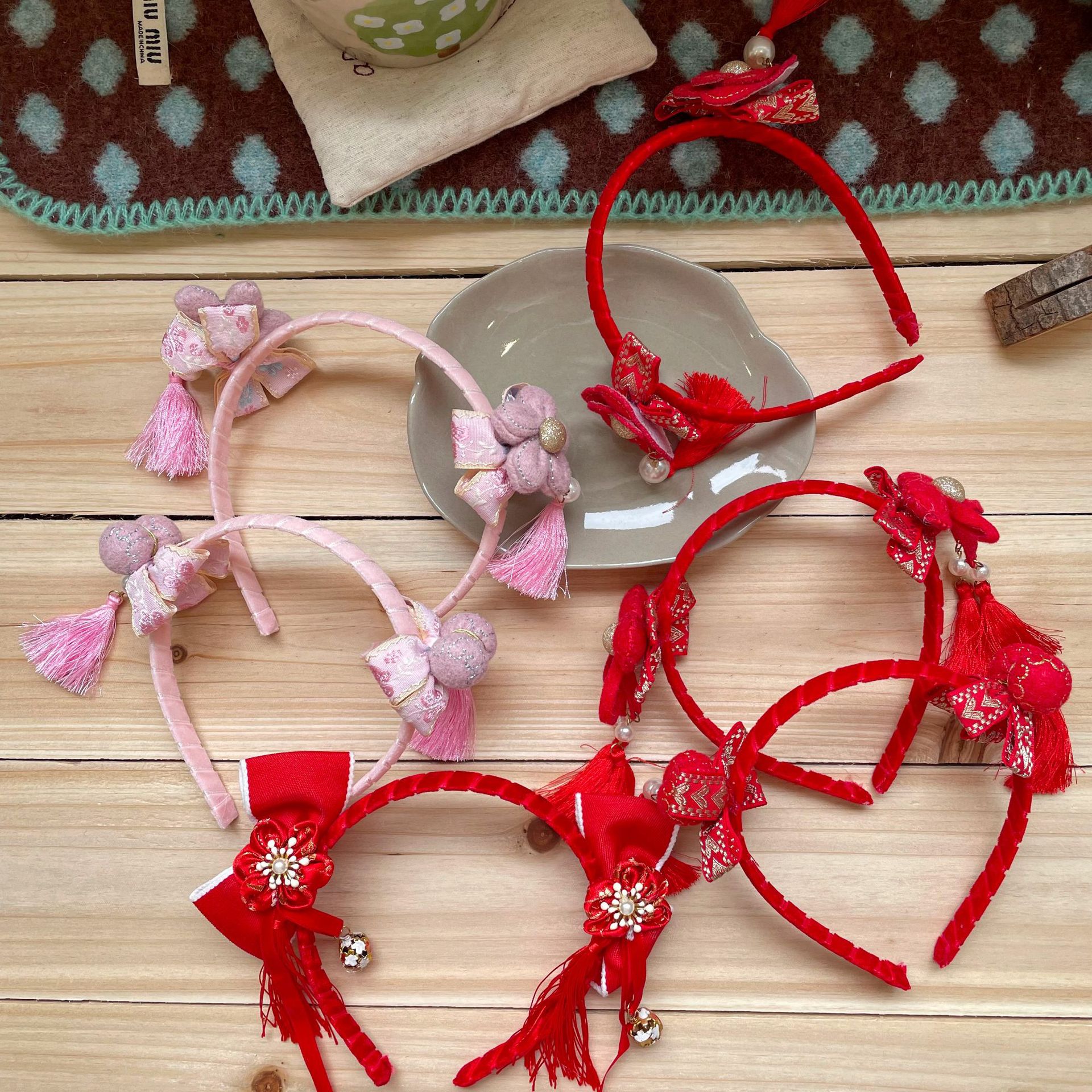 New Korean-style children's New Year edition Chinese-style pom-ball bow tassel headband with an atmosphere and decorative headband Application Scenario