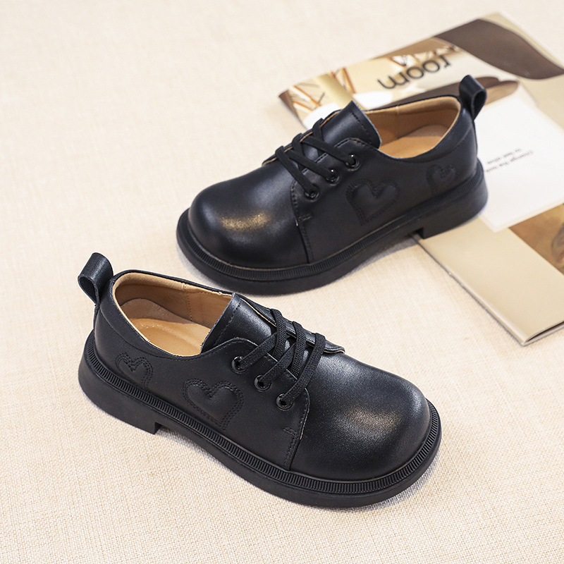 Children's sports shoes, girls' leather shoes, Spring and Autumn Little Princess black student performance shoes, little girl British style soft soles Application Scenario