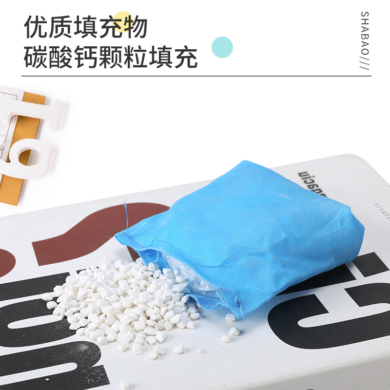 ويقوم أطفال رياض الأطفال بإلقاء ألعاب أكياس رمل صغيرة لرمي أكياس رمل في الهواء الطلق Specification image