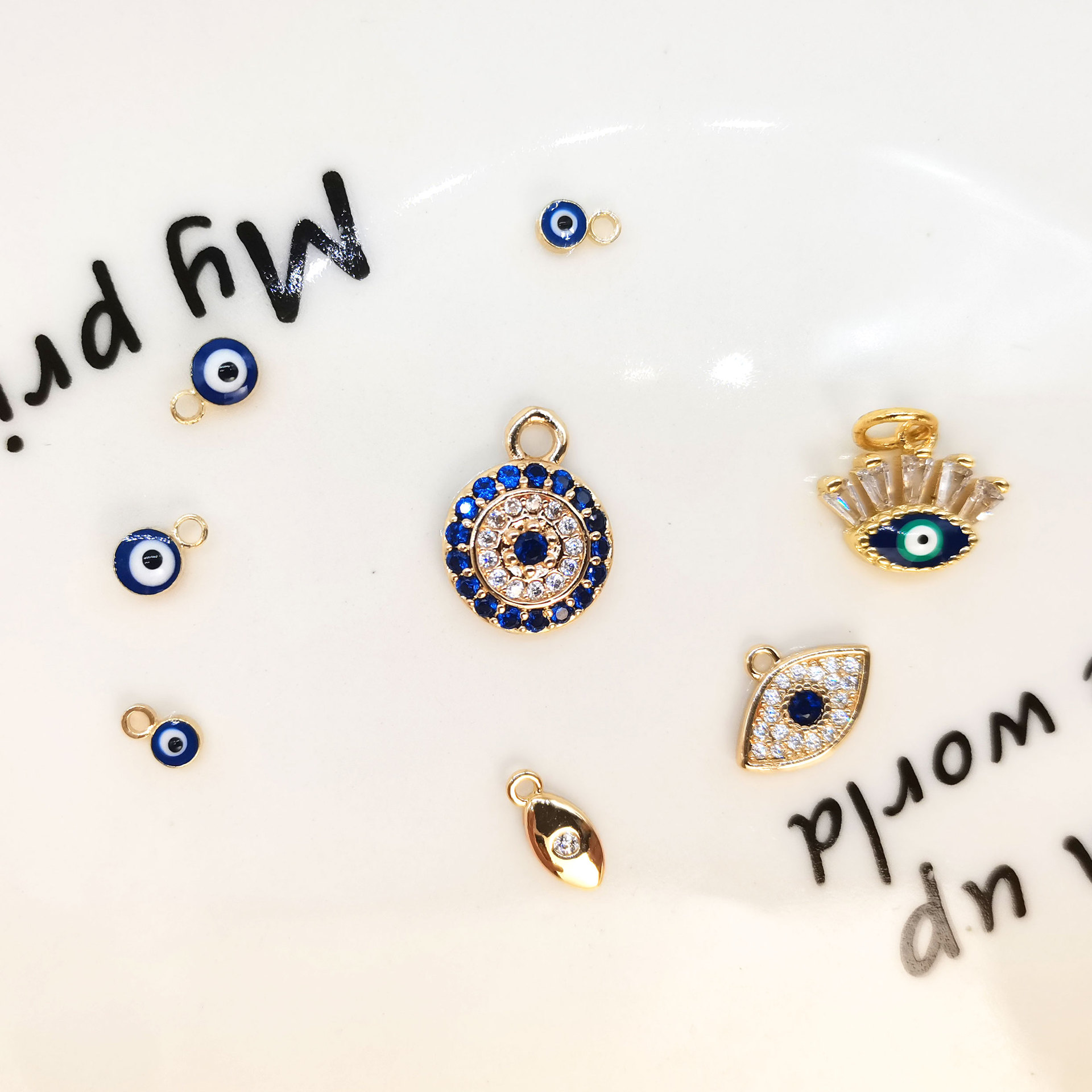 Cross-border new Devil's Eye series brass gold-plated oil drip and diamond-encrusted hip-hop style blue eye necklace accessory bracelet details Picture