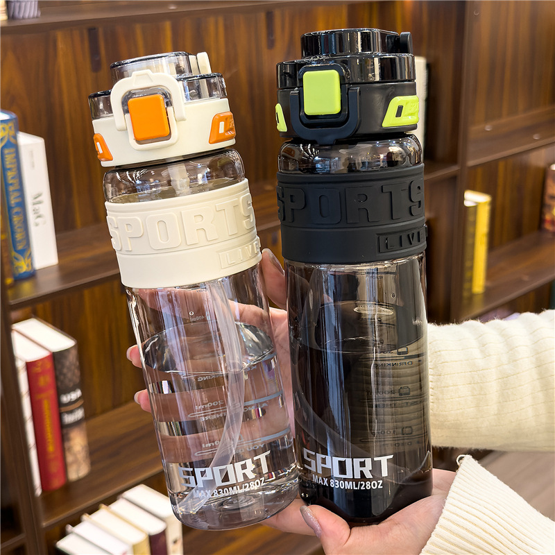 户外便携男士运动水壶一键弹盖塑料杯健身大容量提手塑料吸管水杯