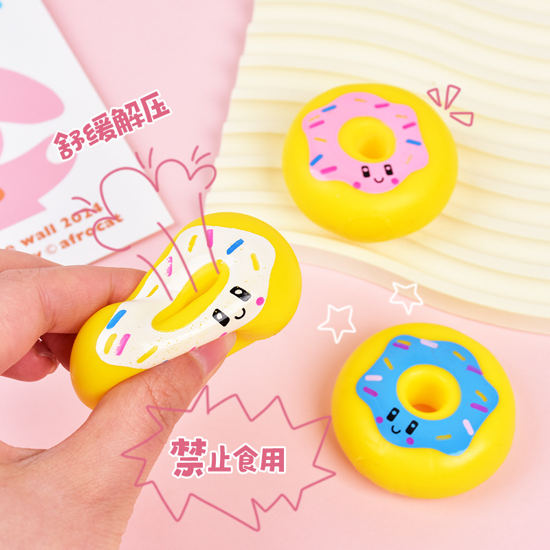 Simulated food kneading Fun Cartoon Cute Mini doughnut stress-relieving toys for students and children, wholesale from a food toy manufacturer Application Scenario