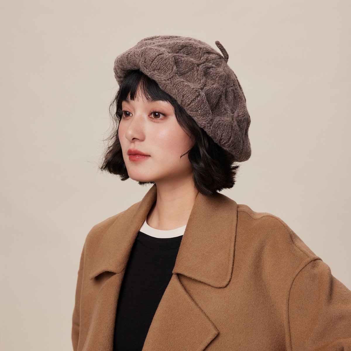 The Korean retro woolen warm beret, a hit on Douyin, is a perfect match for children in autumn and winter. It can make a round face look smaller and more elegant details Picture