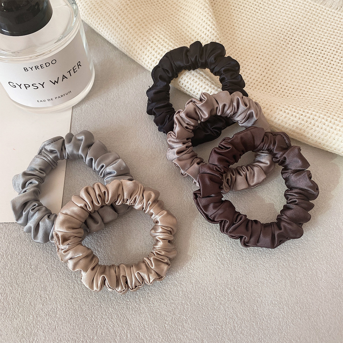 Korean-style high-end satin small intestine hair band, high-elasticity and durable rubber band that won't damage hair, bun hair accessory for women