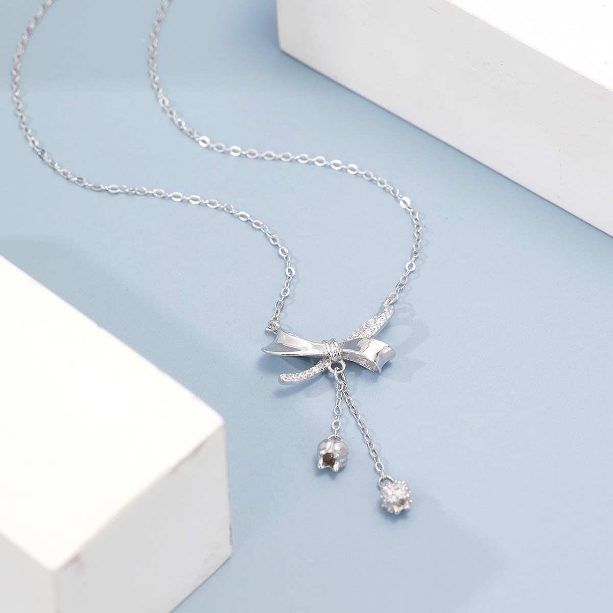 Zircon bow tassel necklace, a niche and light luxury design, is a popular collarbone chain with a stylish and versatile high-end accessory details Picture