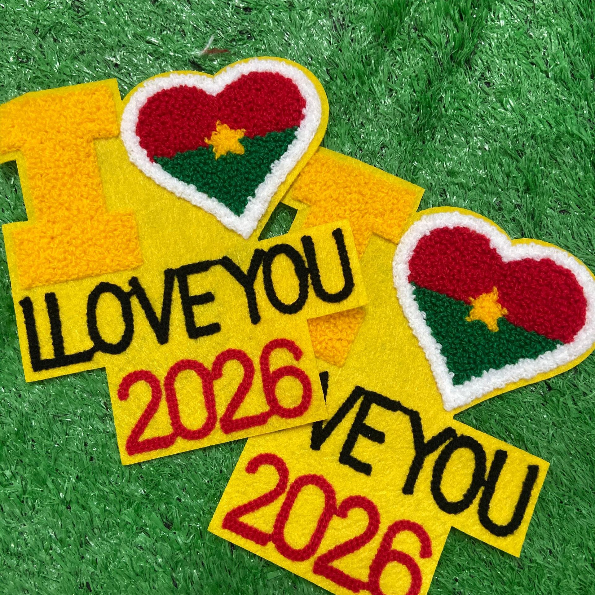 热款ILoveyou2026卡通服装毛衣布贴补丁贴毛巾绣刺绣标徽章细节图