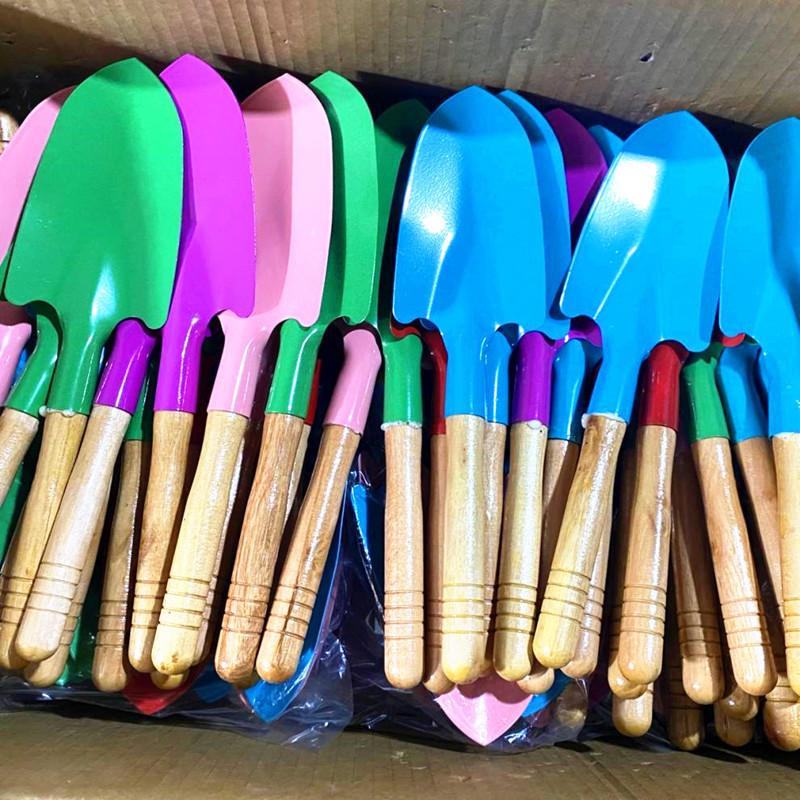 Cross-border small pointed iron shovel sand-digging tools, sand children's beach toys wholesale, outdoor children's play shovels, gardening, seaside shovels