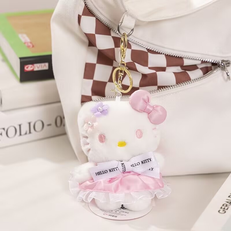 Shangrongfang's genuine Sanrio flower kitty heart-shaped pendant, doll, bag and toy Application Scenario