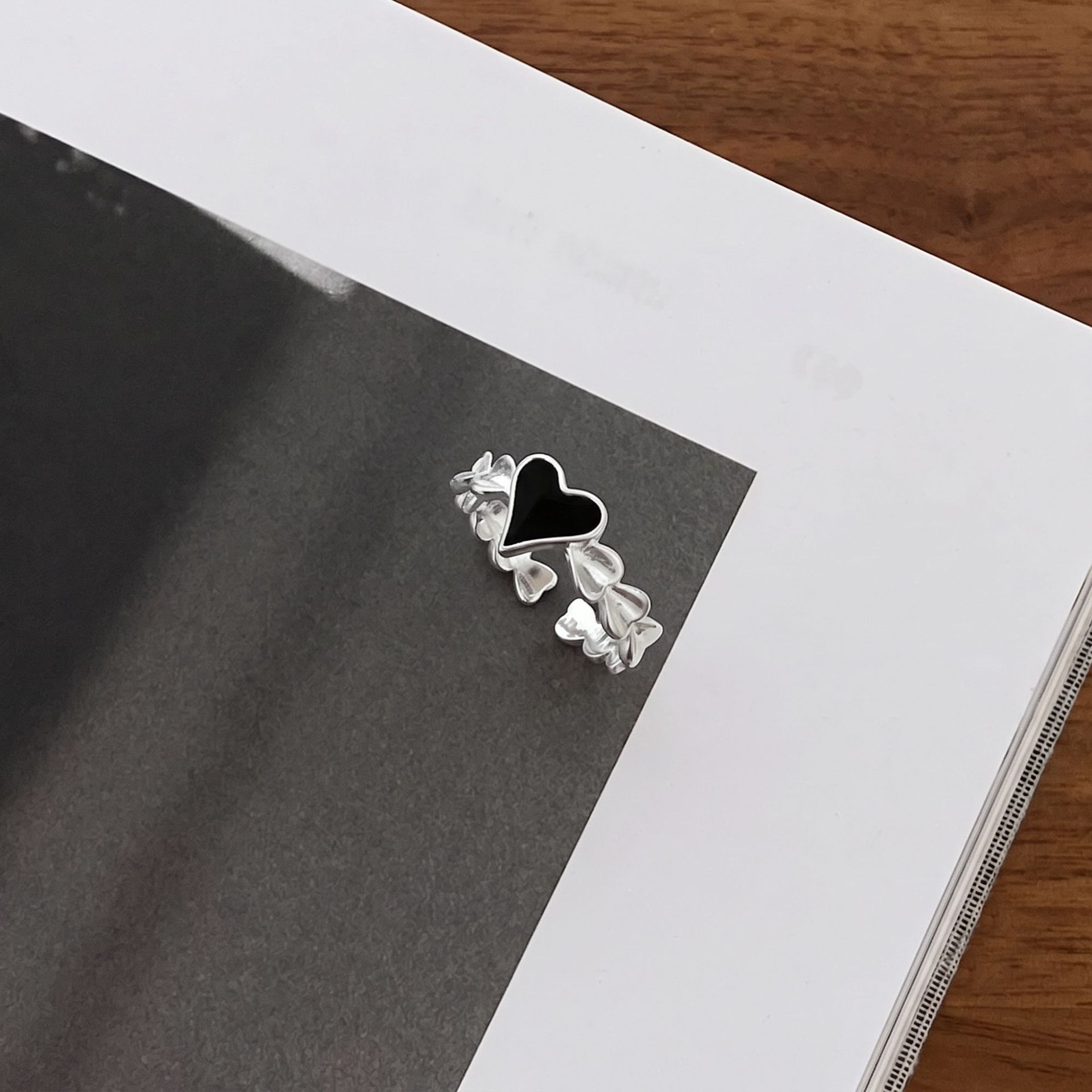 The Korean version s925 black glazed heart-shaped ring is fashionable, simple and versatile. It features a unique heart-shaped open ring design for women Application Scenario