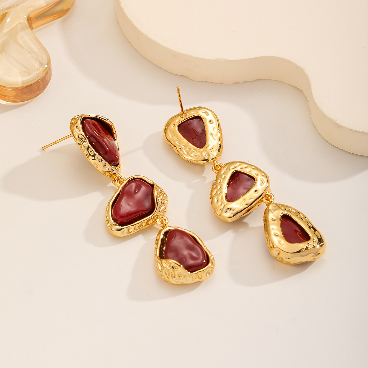 Nasha European and American cross-border copper plated with 18K real gold, set with red plastic beads and tassel earrings, women's S925 silver needle Specification image