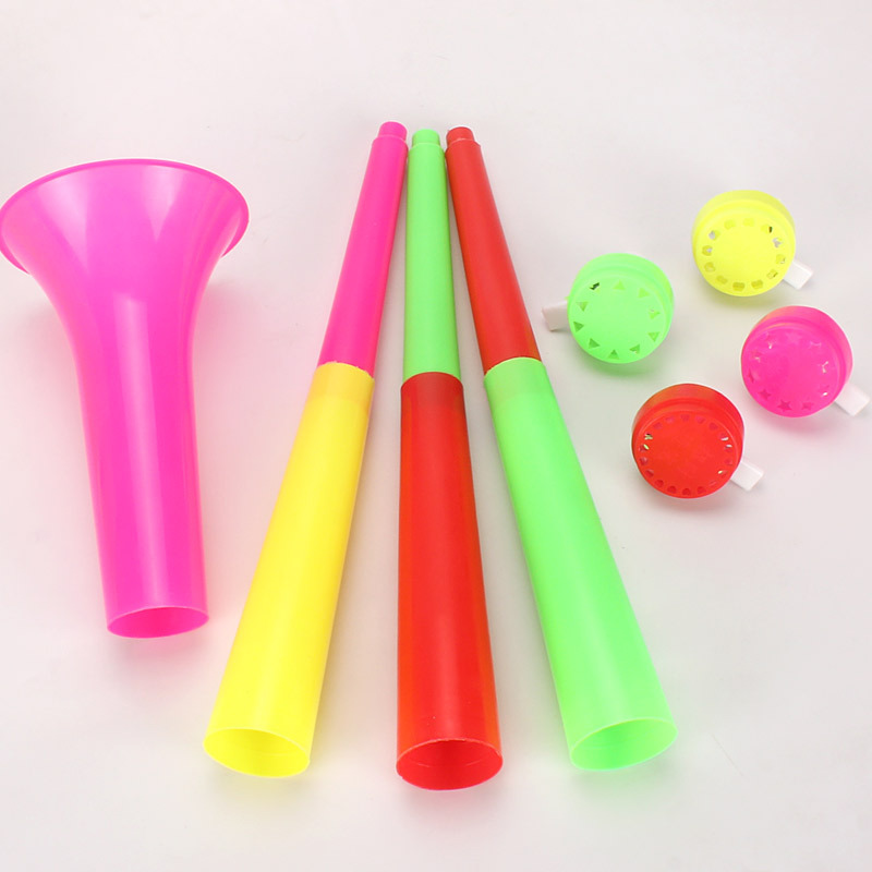Large telescopic three-section horn, 60cm horn, children's educational musical instrument, cheering prop, street stall toy wholesale Application Scenario