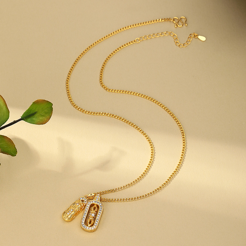 New copper gold-plated light luxury PI Xiu pillar necklace for women, a niche Chinese-style New Year neckchain pendant with a national trend Application Scenario