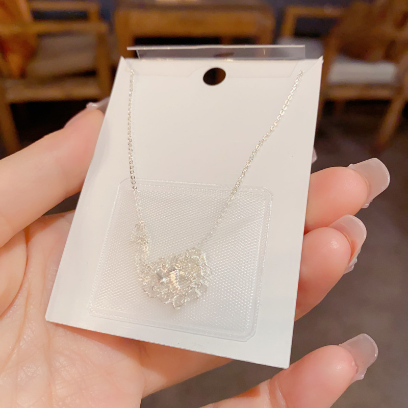 European and American cross-border style, fashionable design sense, thick silver full diamond cross pendant necklace, unique and light luxury, collarbone chain for women Application Scenario