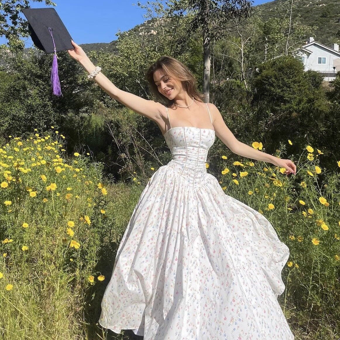 新款茶歇法式连衣裙度假风碎花吊带裙收腰白长裙欧美女装跨境外贸