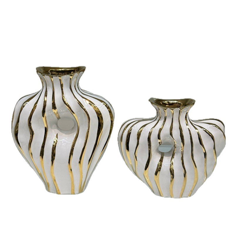Nordic popular ceramic vase, gilded office and living room decoration item, fresh flower simulation flower arrangement, flower container, heart Item Picture