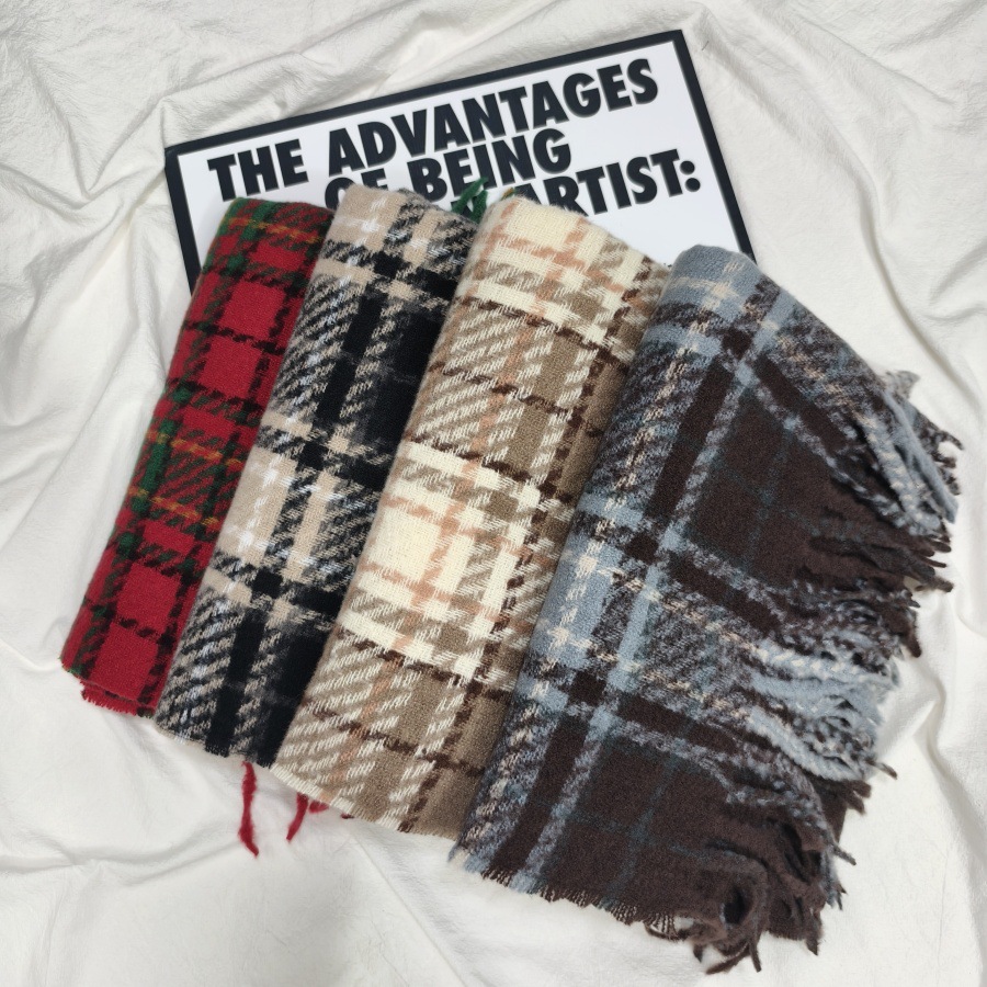 One-stop delivery of 2025 new Korean retro school style couple scarves, women's winter and men's high-end feel scarves, shawls for warmth, wholesale at street stalls details Picture