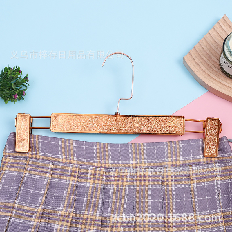 Anti-slip plastic trouser clips, trouser racks, trouser clips, household skirt clips, trouser hangers, clothing store hangers, clothes hangers, clothes supports wholesale details Picture