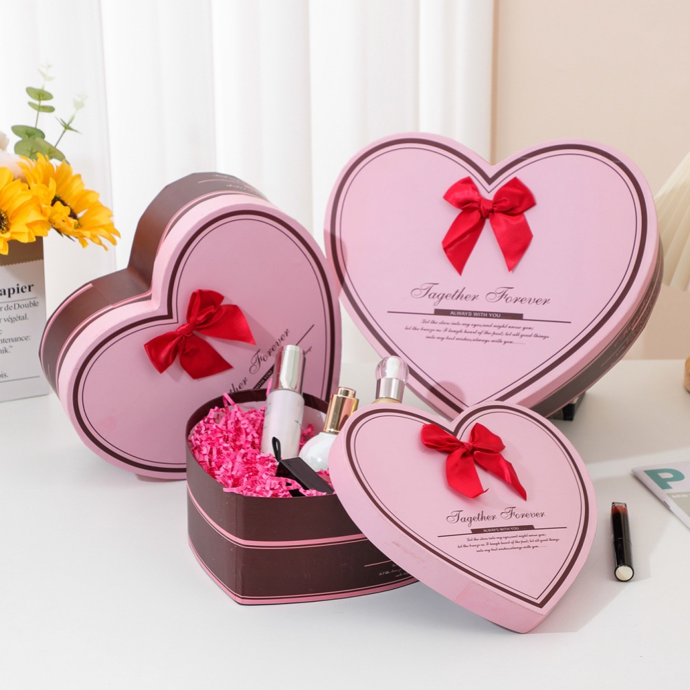 Heart-shaped Valentine's Day gift box, girlfriend's birthday gift box, packaging box, heart-shaped exquisite lipstick box set Application Scenario