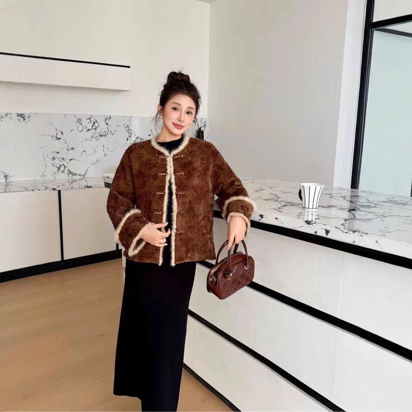 A new winter style Chinese-style cotton-padded jacket with a woolen design and a sense of Zhangzhou velvet jacquard for women Application Scenario