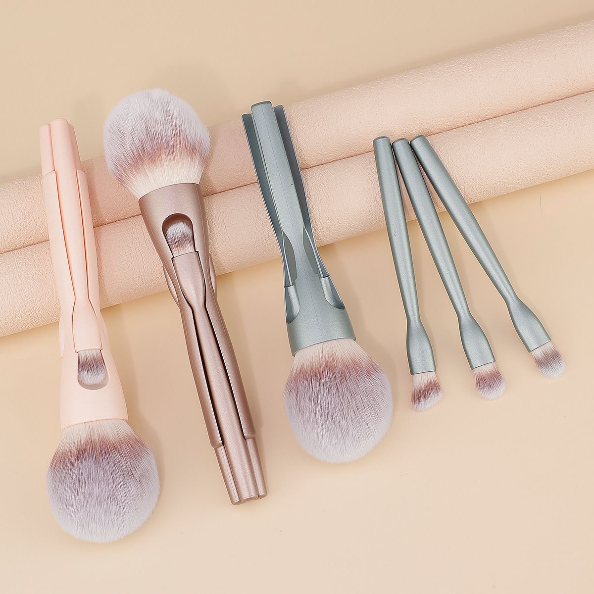 Cross-border four-in-one magnetic makeup brush, portable beauty tool, multi-functional set brush, eyeshadow brush, contouring brush Application Scenario
