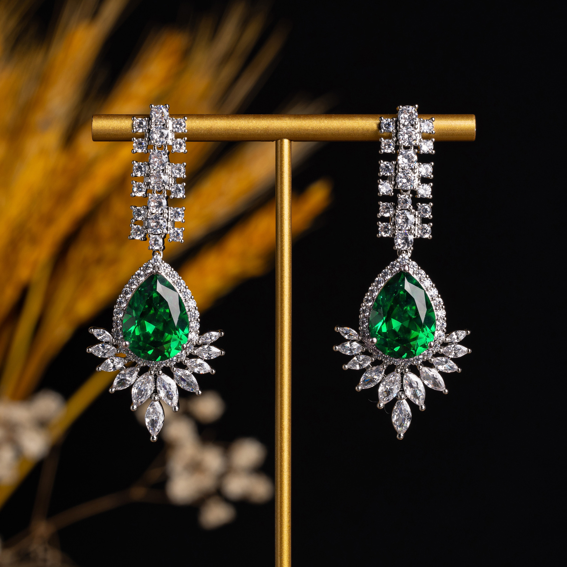 Estilo europeo y americano ins retro gota de agua zircon pendientes de alta calidad sentido borla clip de oído de lujo largo cross-border blast LY30325 gtisha banquete vestido joyería joyería de moda al por mayor Specification image