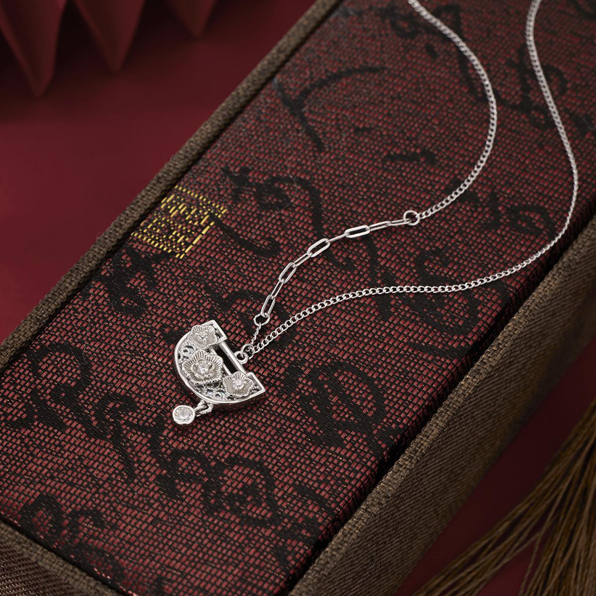 S925 Silver Creative Design National Trend Silver gold-plated ancient Method Peony Small Lock Bag Necklace, Peony flower silk shell lock Pendant details Picture