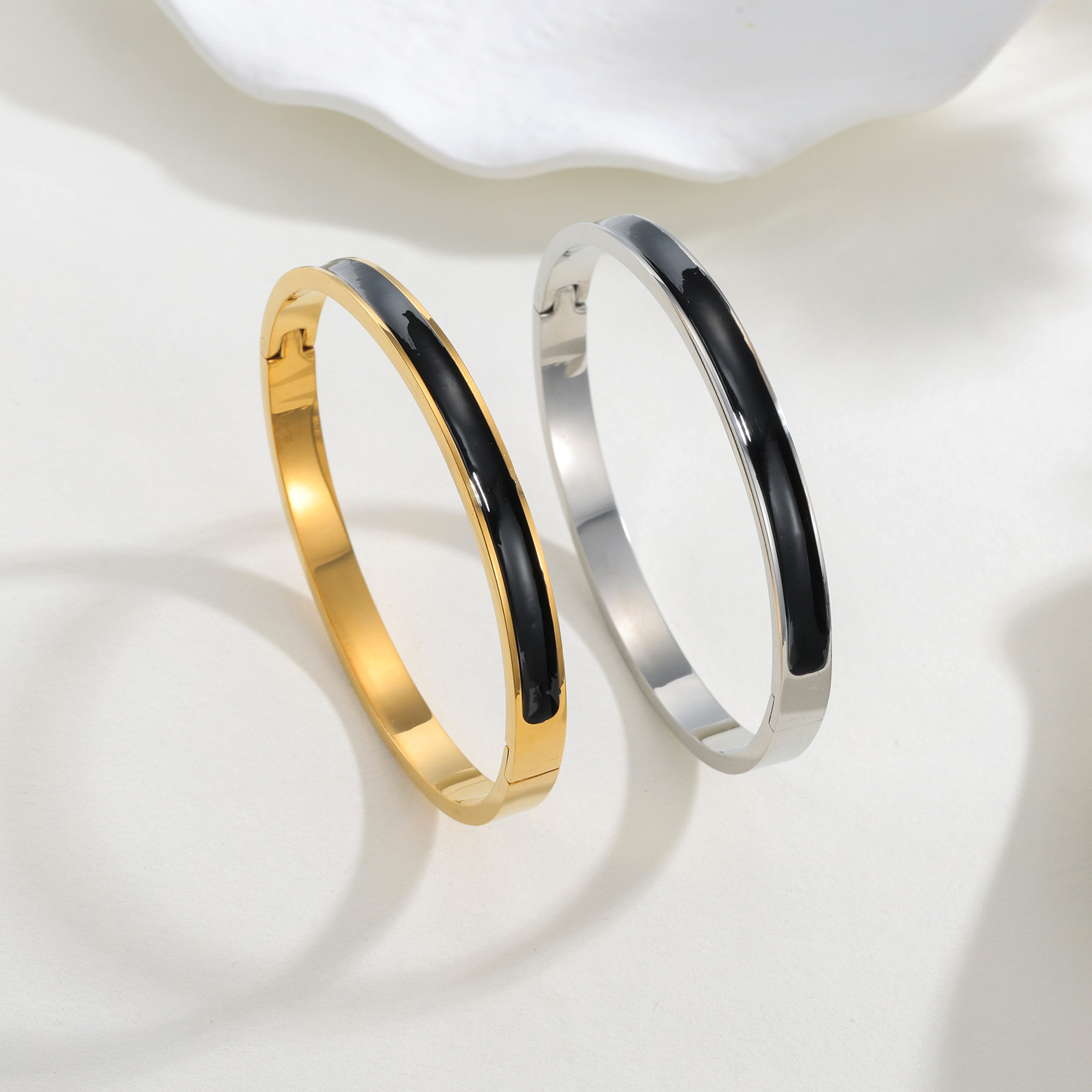 Cross-border epoxy resin ladies' bracelet, fashionable and elegant stainless steel bracelet, women's European and American style, versatile titanium steel bracelet details Picture