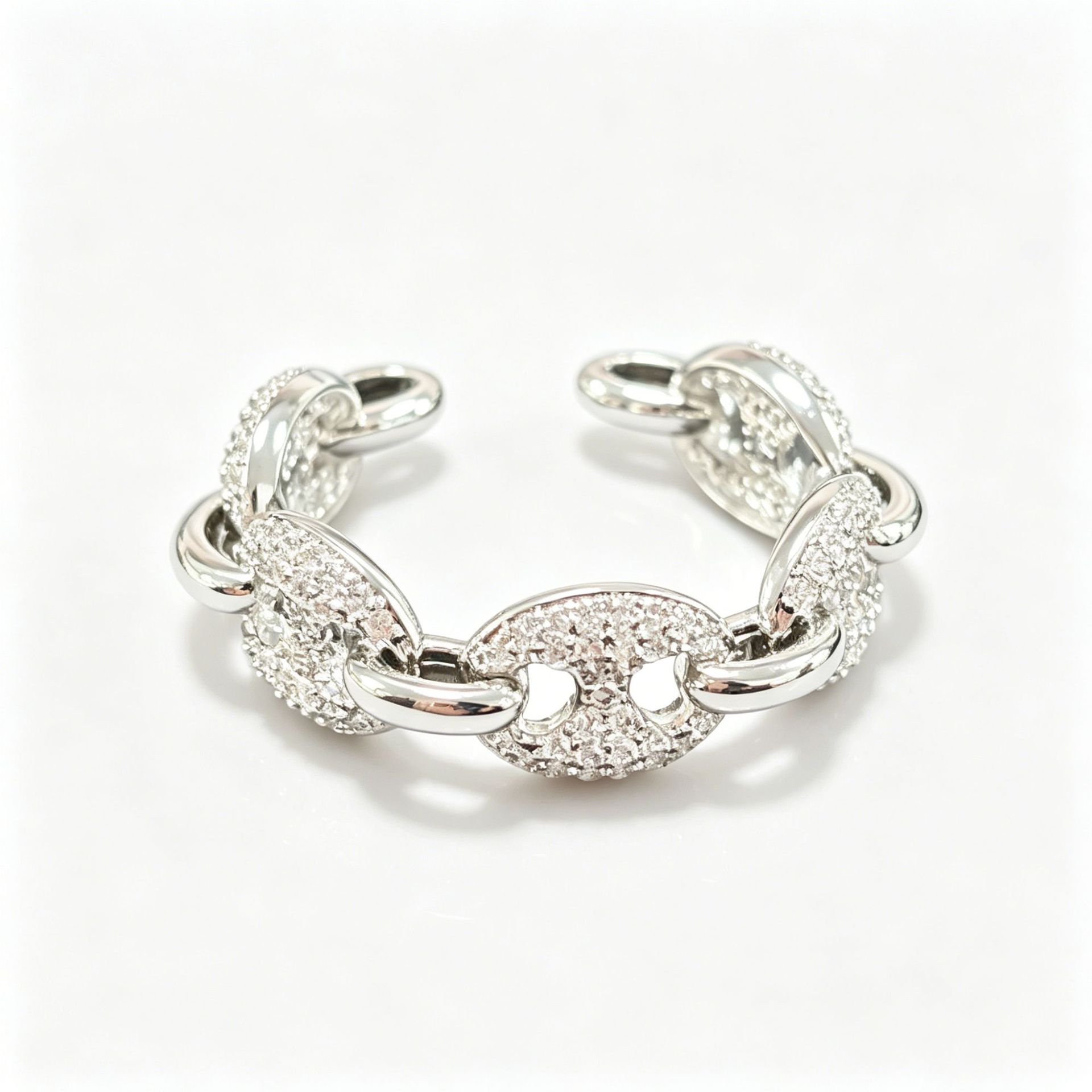 A rare and high-end jewelry piece featuring a full diamond five-ring pig-nose ring from Europe and America, featuring a cross-border gold pig-nose ring made of zircon Application Scenario