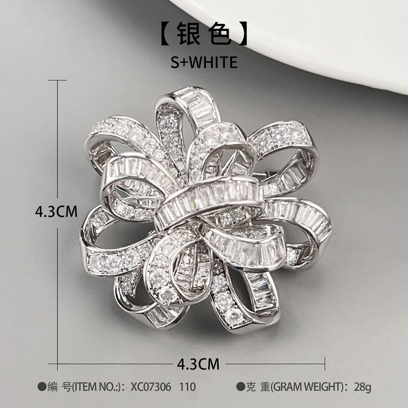 A high-end, slightly set zirconium three-dimensional bow brooch, a fashionable and versatile suit jacket accessory with a new brooch Application Scenario