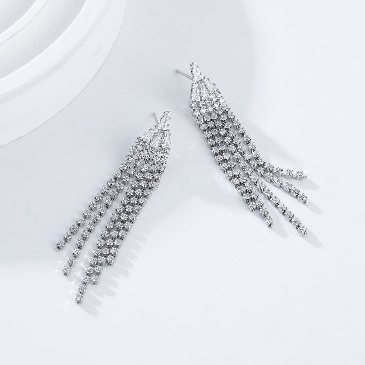 Light luxury tassel, high-end and elegant, versatile earrings, copper-plated with real gold and zircon for color retention, S925 silver needle, super fairy-like earrings Application Scenario