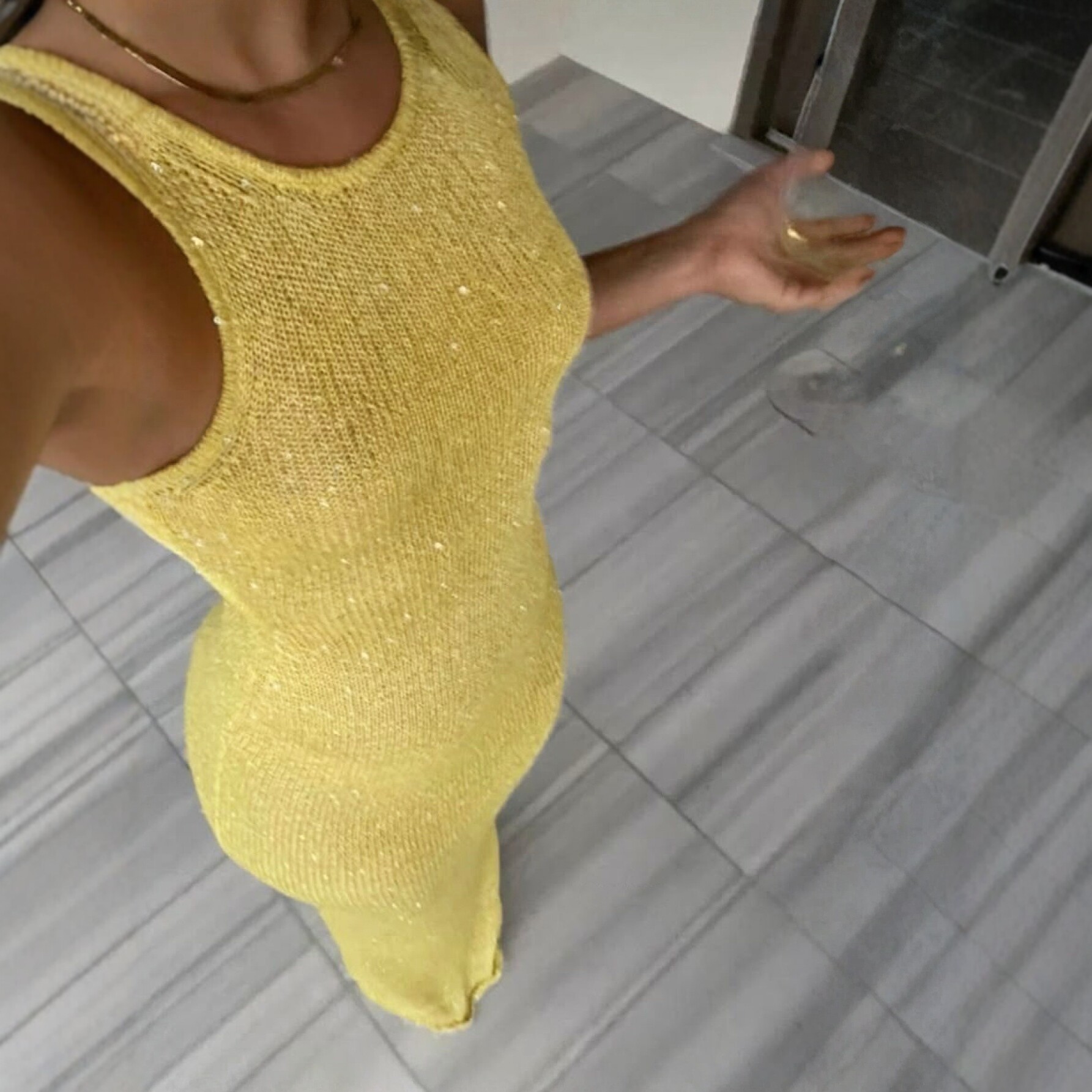This is a popular cross-border yellow knitted dress for women from Europe and America. It is a summer figure-hugging sequined dress with a vacation style and a fashionable touch full figure
