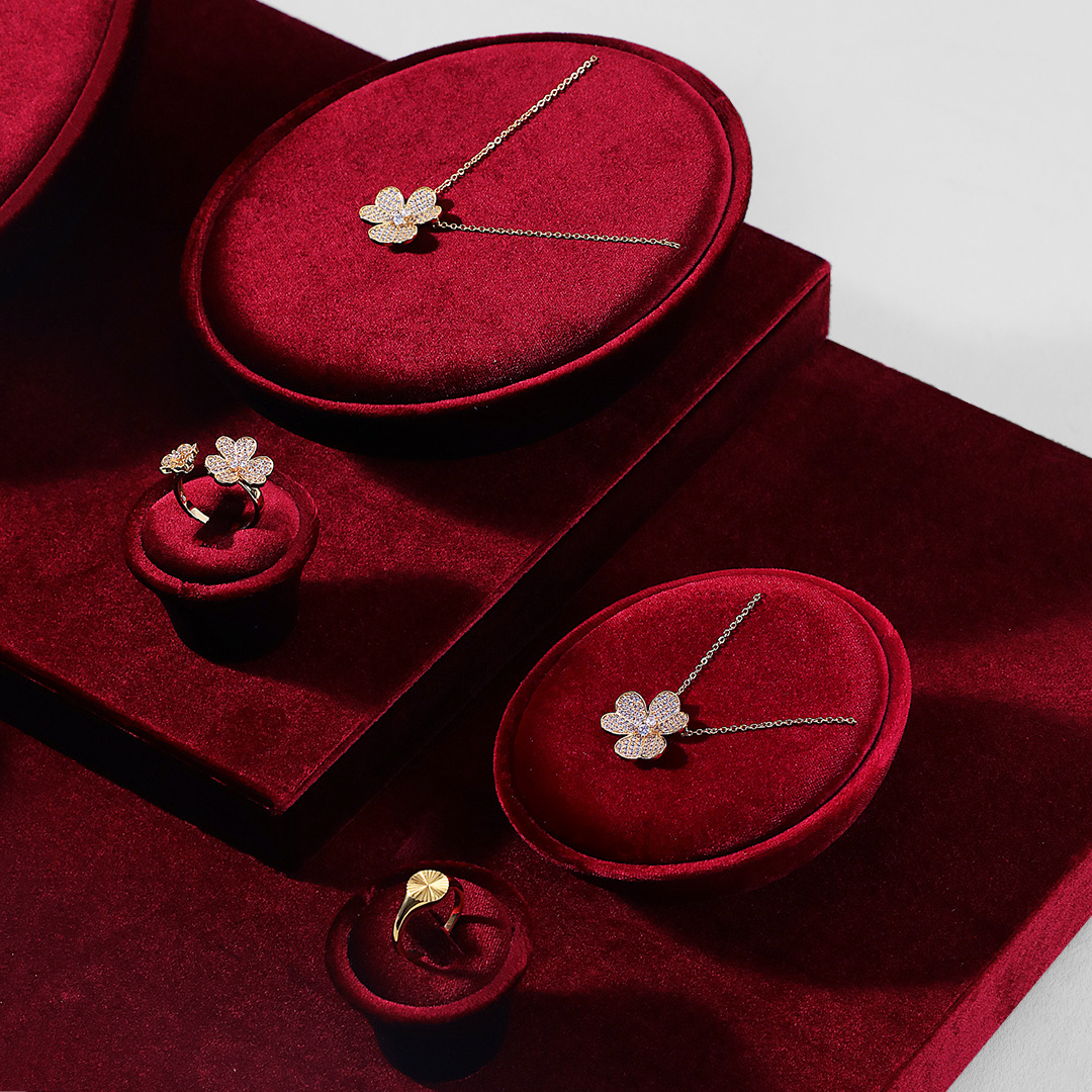 高端丝绒黄金珠宝首饰展示道具戒指项链手镯饰品展示架红色可定制白底实物图