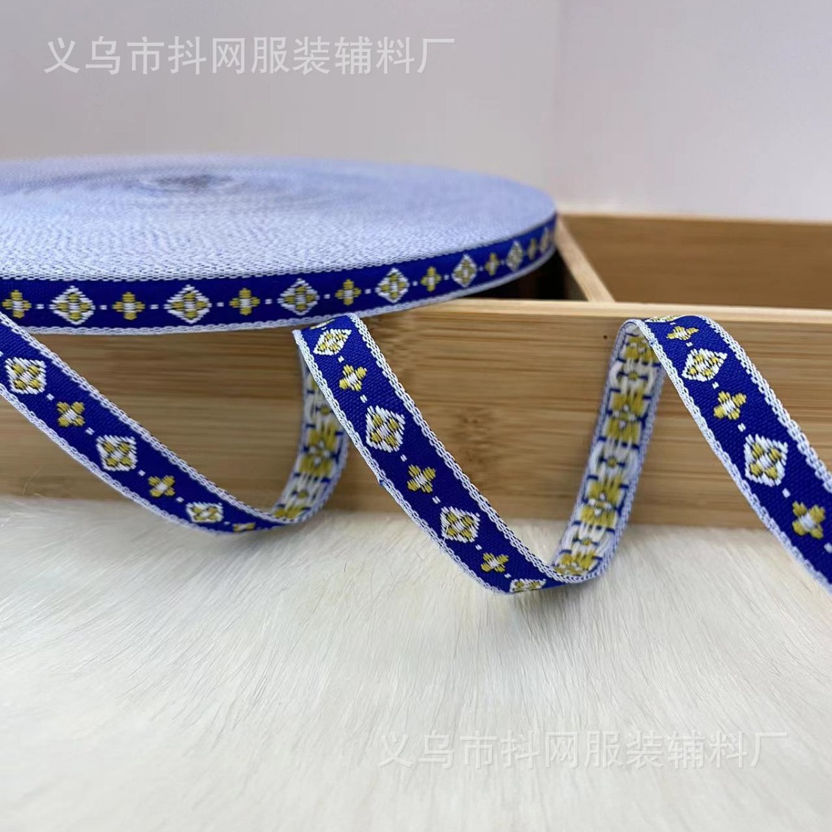 1-1.7 cm small diamond-shaped ethnic style jacquard embroidery ribbon hair accessories, headwear, performance costume accessories gift box Application Scenario