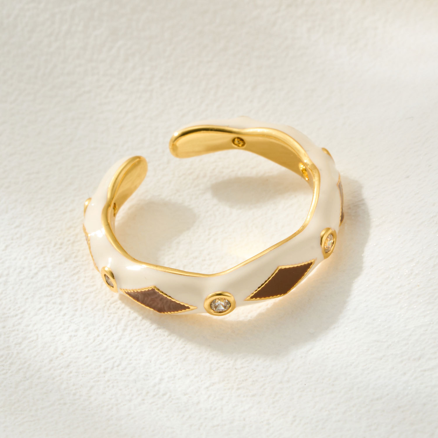 Light luxury and high-end enamel diamond-shaped open ring, copper alloy, real gold electroplated with zirconium, adjustable exquisite ring Application Scenario