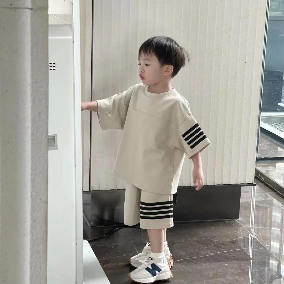 Summer sports Set for Boys and Girls 2025 New Style Korean casual Children's two-piece set, short-sleeved T-shirt, wide-leg pants Application Scenario