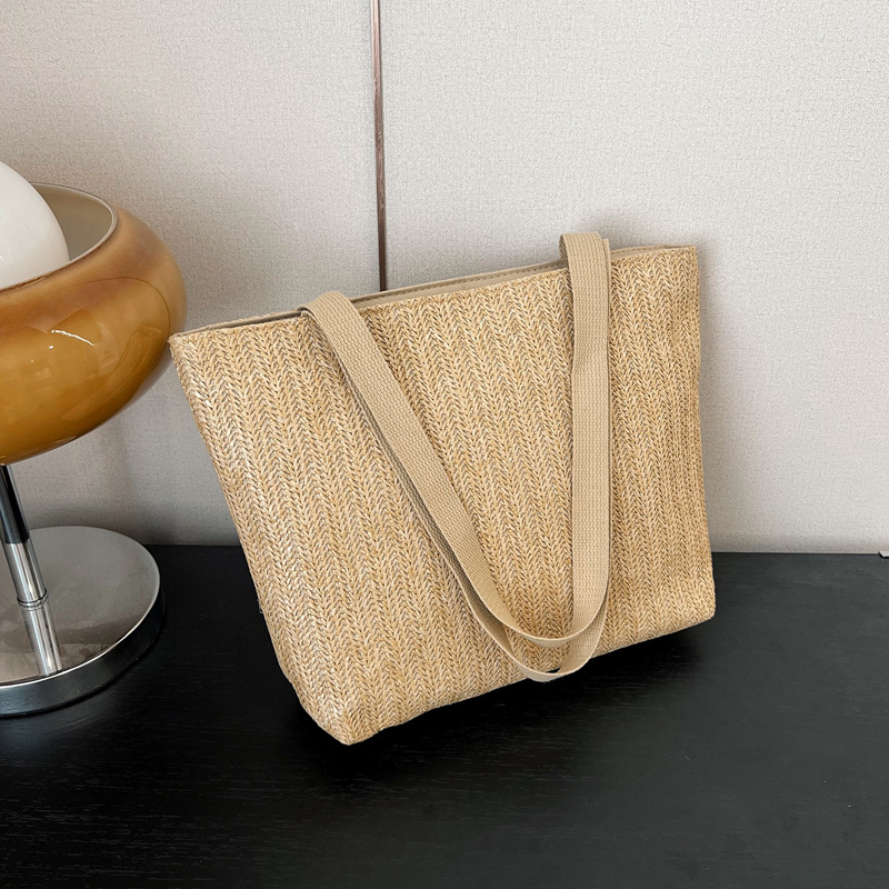 Bolsa de paja transfronteriza de color sólido simple de gran capacidad bolsa de mujer de paja de un hombro ligero para el trabajo diario bolsa de tejido de vacaciones junto al mar bolsa de playa bolsa de paja artesanal details Picture