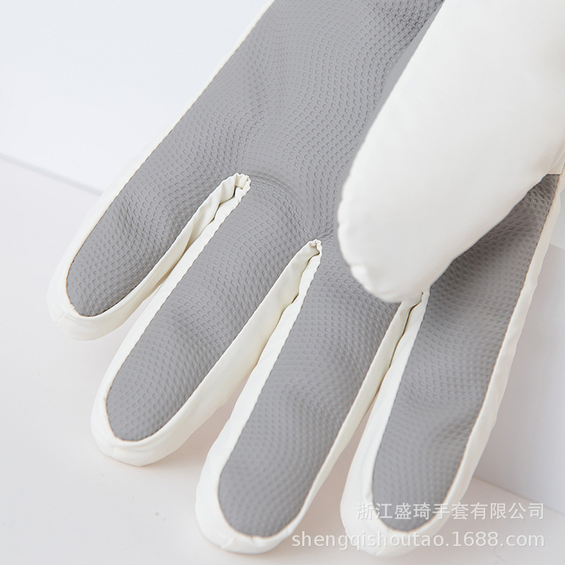 Sanrio touch screen ski gloves for women in winter, with thickened fleece, are cold-proof and warm, and are windproof and anti-slip for outdoor cycling. They are cute details Picture