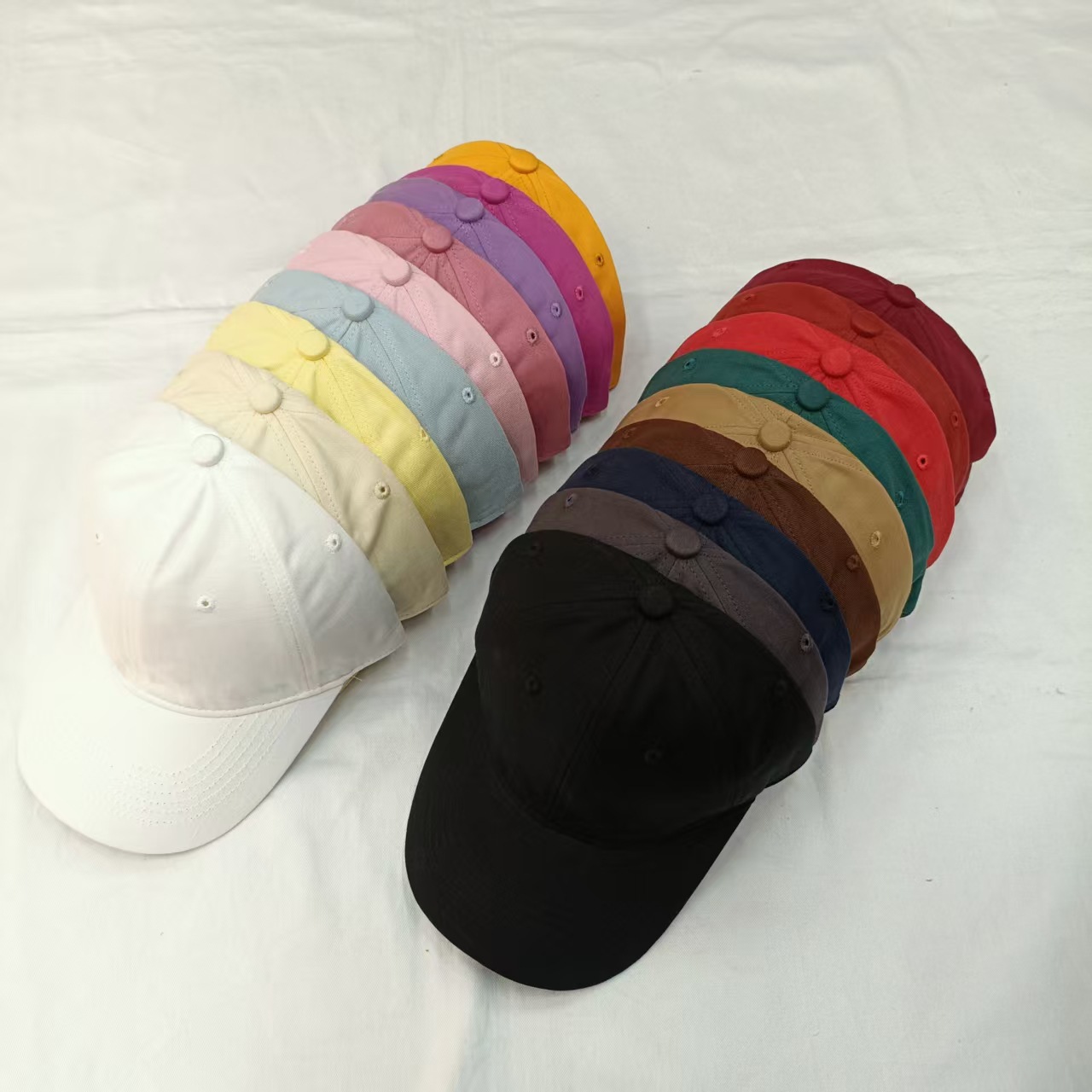 Wholesale of pure cotton candy-colored baseball caps, women's soft-top caps, wide-brimmed large-necked baseball caps, and men's sun protection and shade caps details Picture