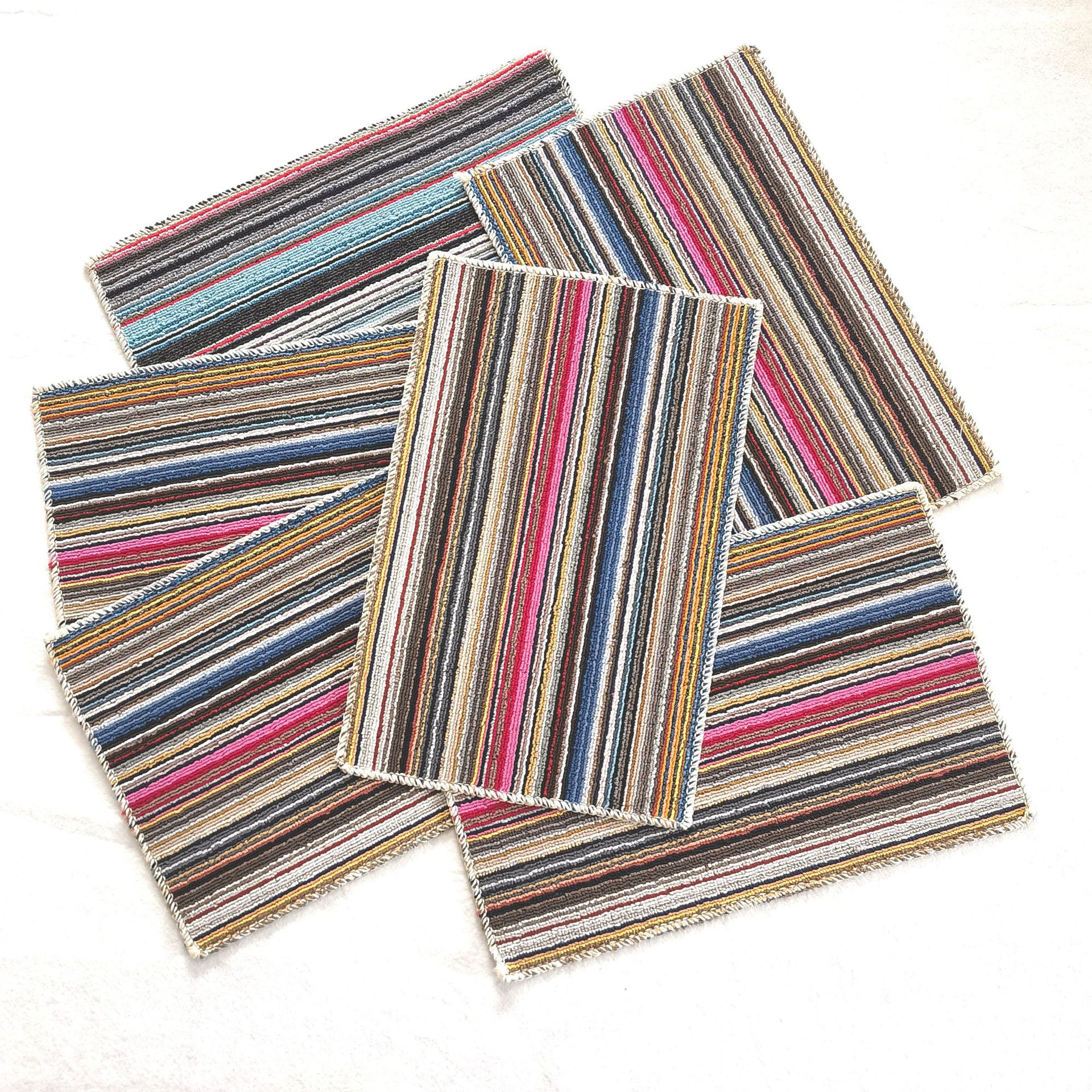 Retail a hairpin, velvet striped, rainbow fine strip, plaster dot, anti-slip base, indoor household door mat and floor mat Application Scenario
