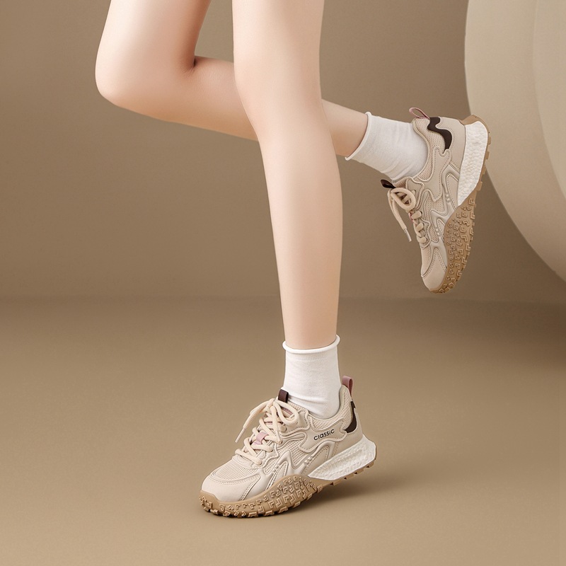 女式运动单鞋实物图