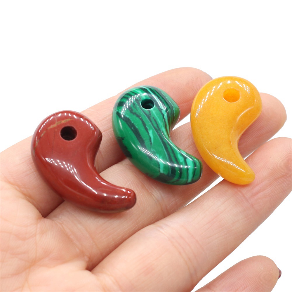 Exquisite natural stone semi-precious stone pendant comma-shaped DIY video accessory handcrafted necklace production and wholesale Specification image
