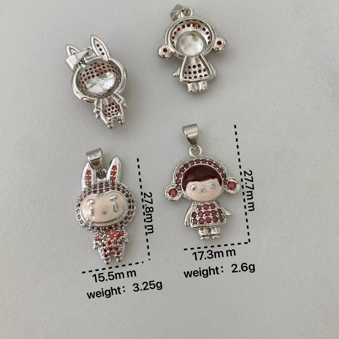 This necklace features a unique design of cartoon characters, hats, zircon couple necklaces, and a European and American personality rabbit girl collarbone chain Application Scenario