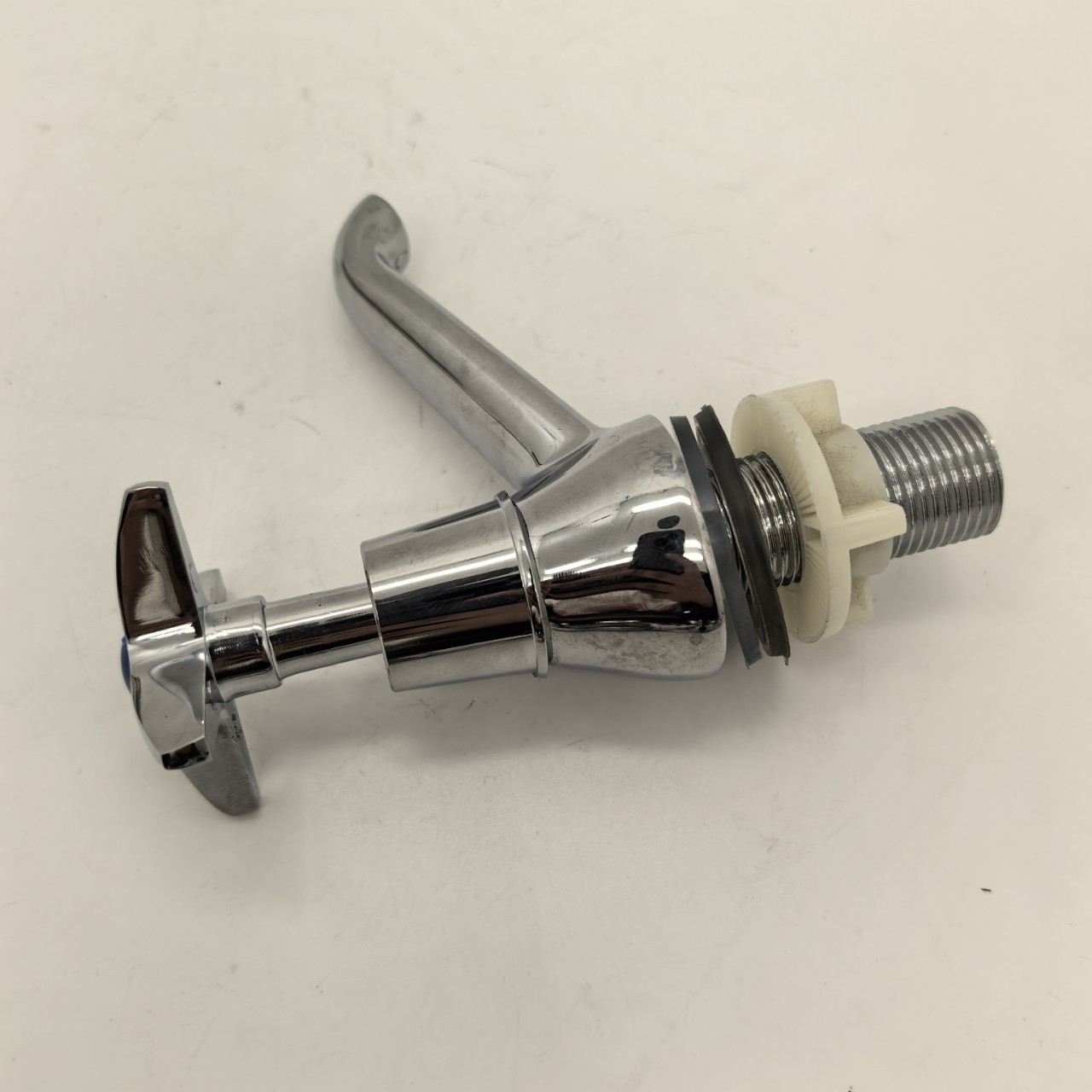 British-style faucet, zinc alloy single-cooling faucet, single-cooling washbasin faucet, single-hole single-cooling faucet, washbasin faucet Application Scenario