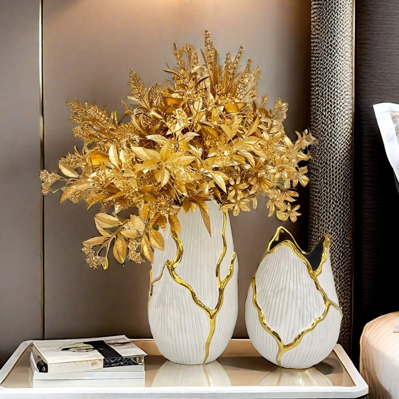 Light luxury electroplated ceramic vase decoration, simple model room soft decoration, living room creative outlet vase arrangement, golden floral art paired with cracked ceramic vase