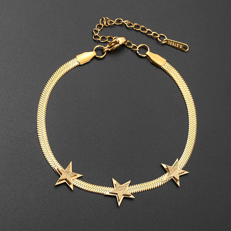 Titanium steel French light luxury fashion, versatile stainless steel heart to blade, niche high-end design sense accessories Application Scenario