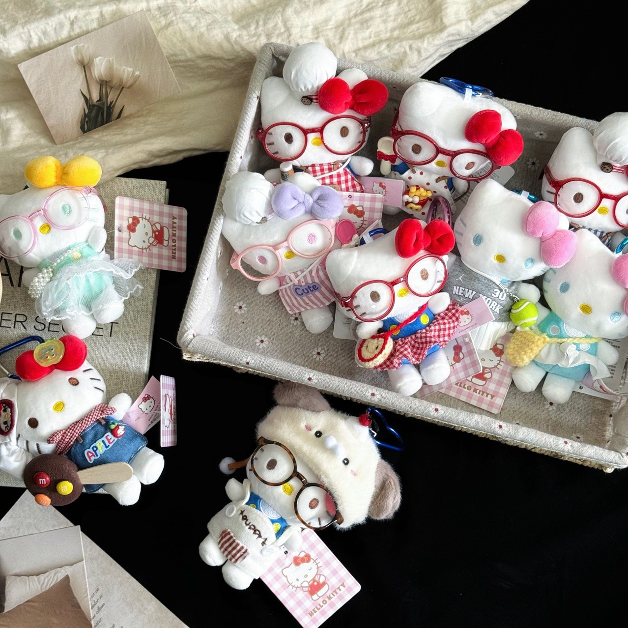 Оригинальная версия сумки hellokitty sanrio sanrio с меховыми фигурами и брелочными куклами details Picture