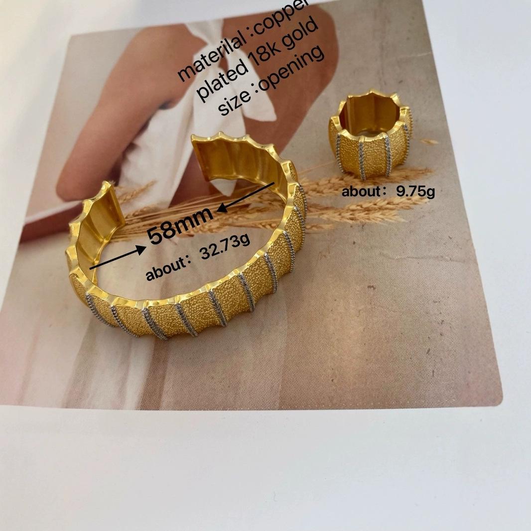 A light luxury and high-end brushed wavy slightly set diamond ring bracelet with exquisite design, a retro and fashionable set Specification drawing