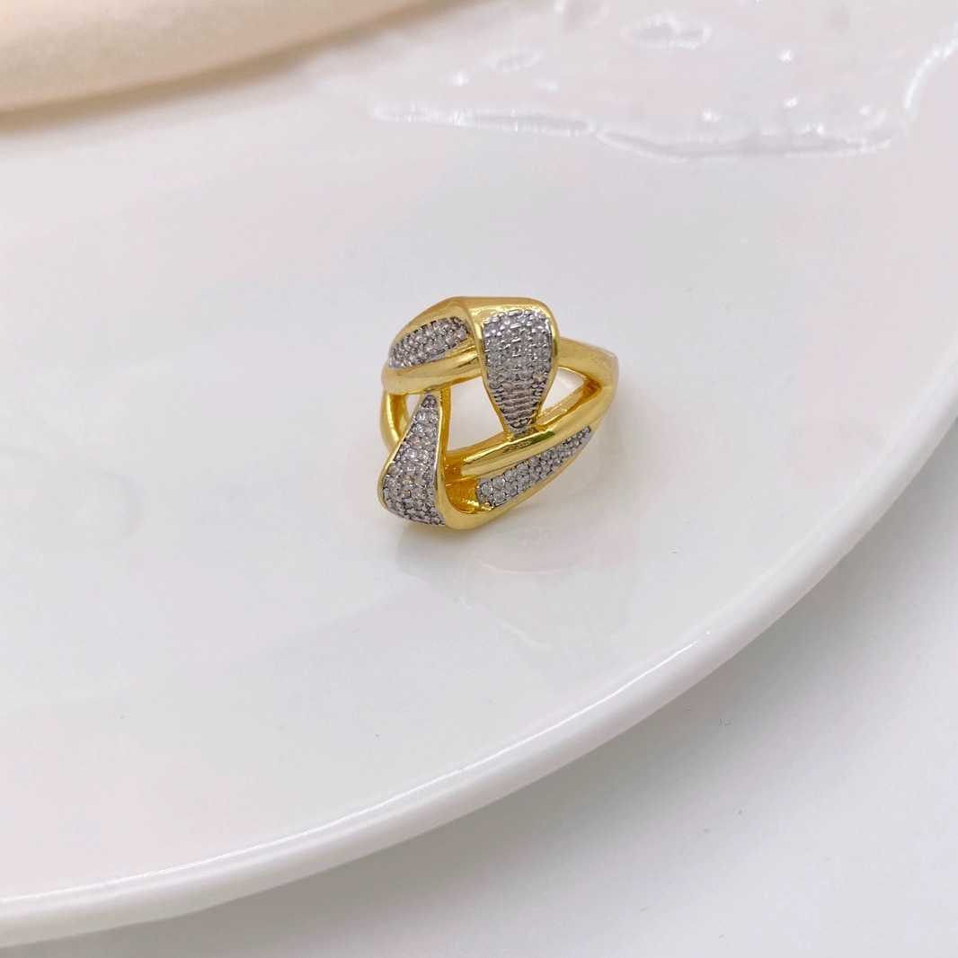 vintage genuine gold electroplated with diamond setting, fashionable and elegant, exquisite and versatile ring jewelry Application Scenario