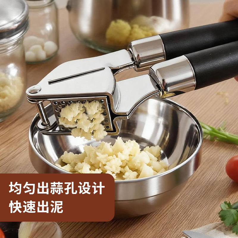 跨境开罐器手动三合一多功能强力罐头刀厨房启盖开罐头工具开瓶器 Application Scenario