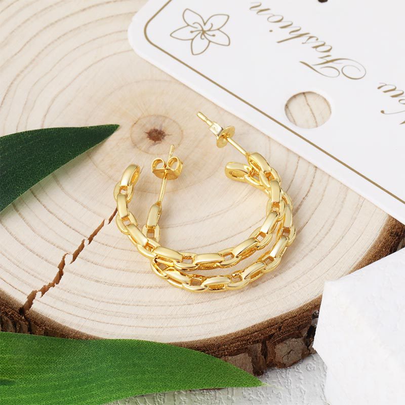 Exaggerated and personalized earrings with 18K gold plated copper and zircon heart-shaped C-shaped geometric ear rings, a new cross-border product for women Application Scenario